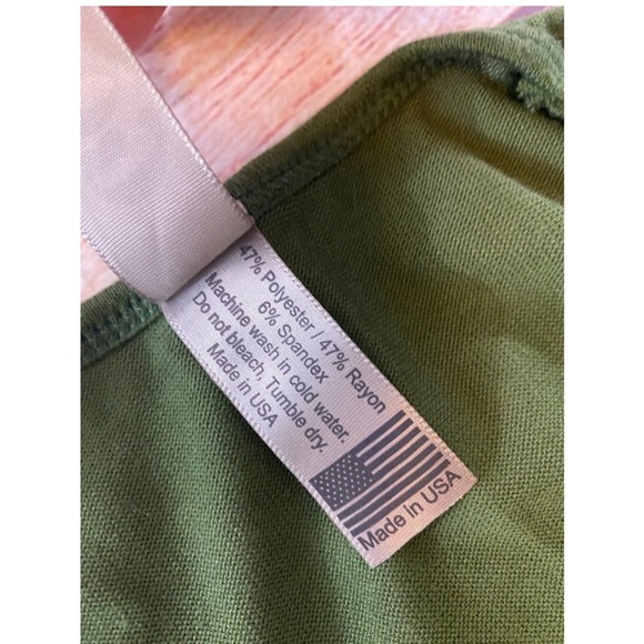 Go Couture Green Camo Print Relaxed Long Sleeve top - NWOT - Medium - Picture 5 of 15